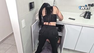 Horny Colombian seduces the plumber and ends up riding his cock - ALEJANDRA PALACIOS