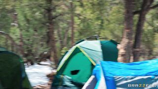 Hot mulatto seduced a guy to fuck her outdoors ????