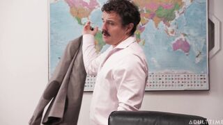 Blonde gave herself to classmates after class ????