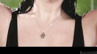 BUSTY BRUNETTE BLOWBANG