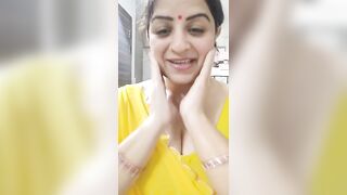 Instagram Influencer Vandana Pathak Live Showing Pink Bra Strap