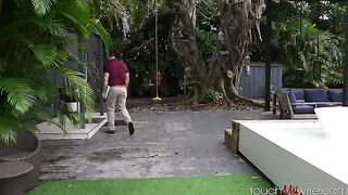 Horny Wife + Hot Host = Fun Vacay!