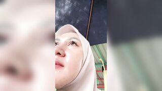 Bunda Cantik Penjaga Warung Kolam Renang